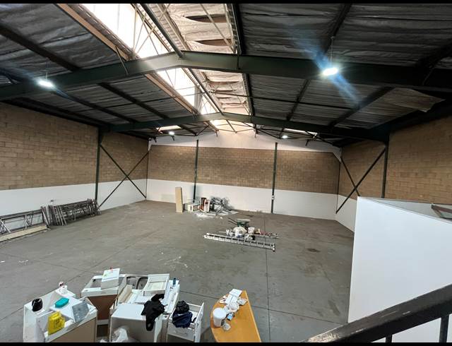 331M² WAREHOUSE TO LET IN MEADOWDALE