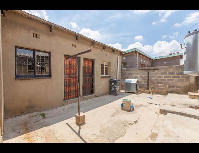 2 bed property to rent in MEADOWLANDS EAST ZONE 2