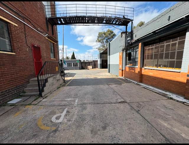 11,000M² WAREHOUSE TO LET IN GERMISTON CENTRAL