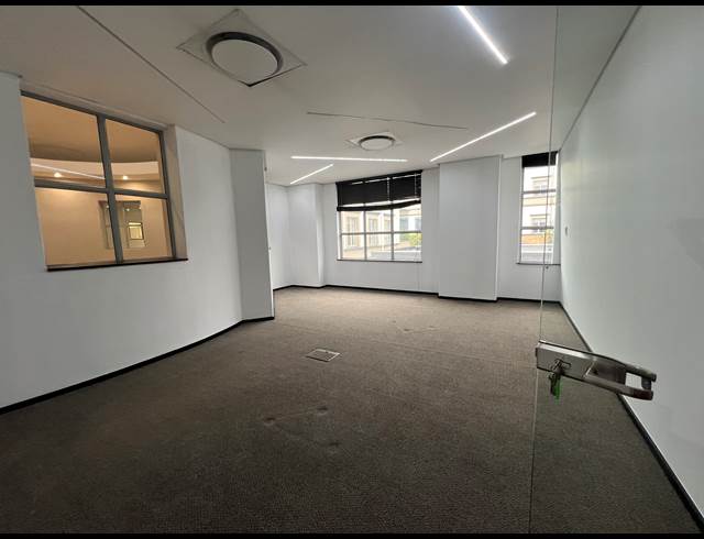 1,099M² OFFICE TO LET IN ILLOVO