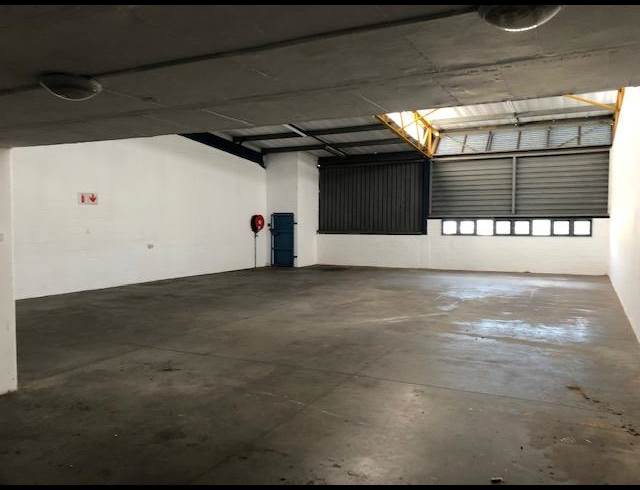 334M² MINI FACTORY TO LET IN RED HILL