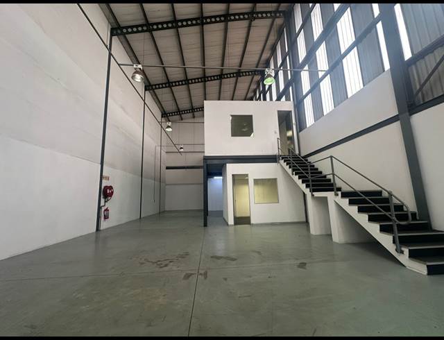 284M² WAREHOUSE TO LET IN MEADOWDALE