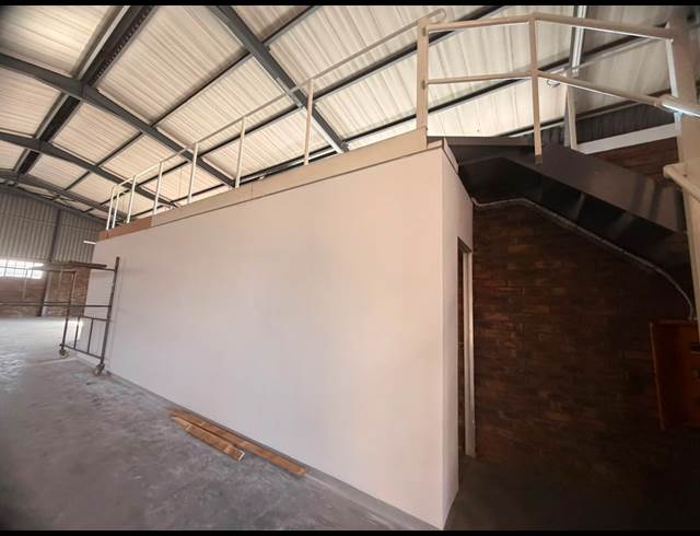 465M² WAREHOUSE TO LET IN SEBENZA