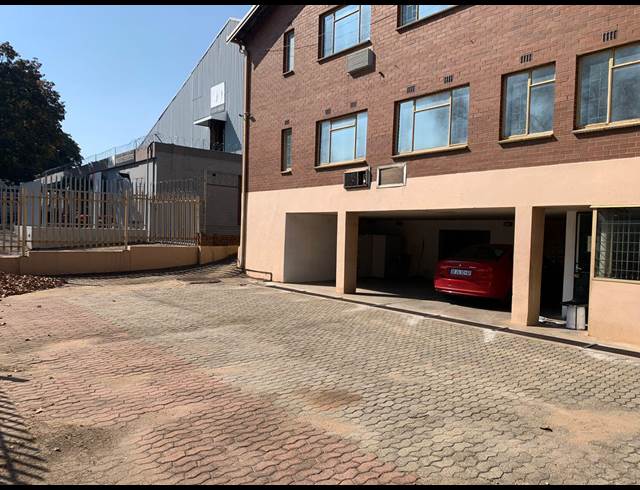 600M² WAREHOUSE TO LET IN WYNBERG