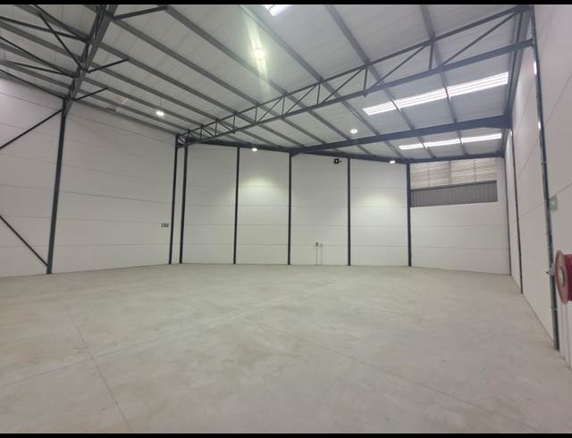 2,285M² WAREHOUSE TO LET IN FIRGROVE