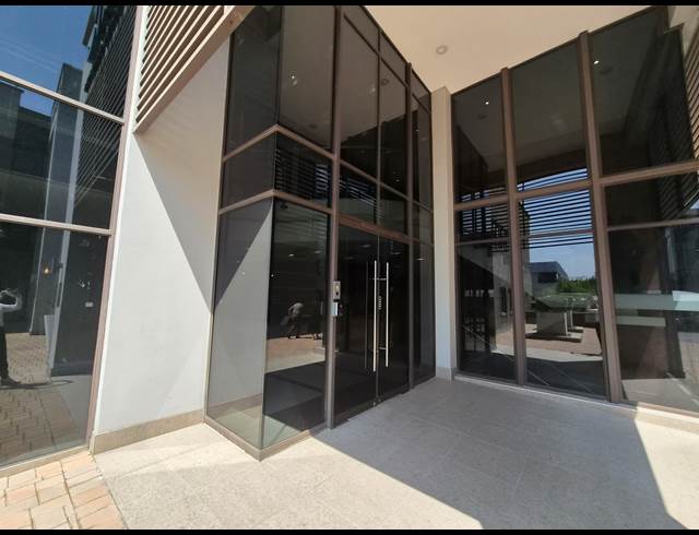 1,500M² OFFICE TO LET IN VORNA VALLEY