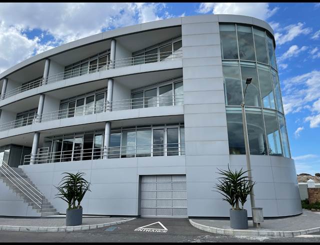 840M² BUILDING TO LET IN LAGOON BEACH