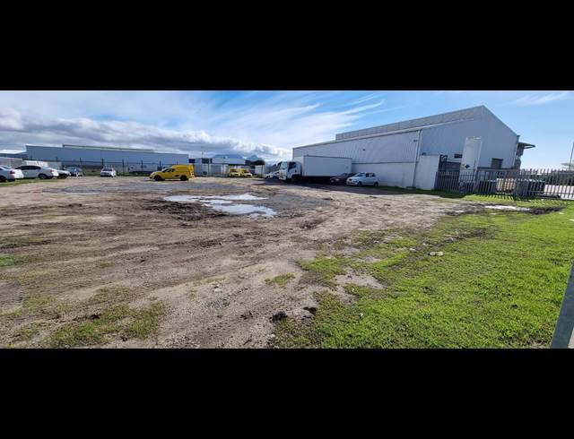 1,900M² INDUSTRIAL YARD TO LET IN AIRPORT INDUSTRIA