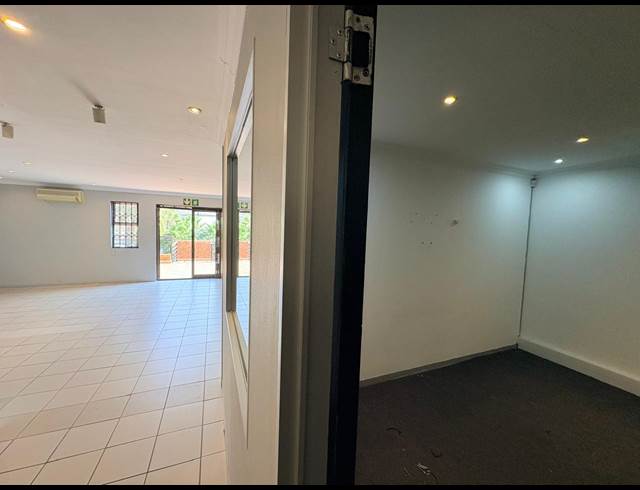 111M² OFFICE TO LET IN FOURWAYS