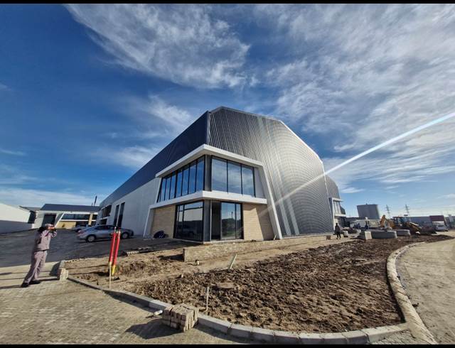 409M² WAREHOUSE TO LET IN STIKLAND INDUSTRIAL