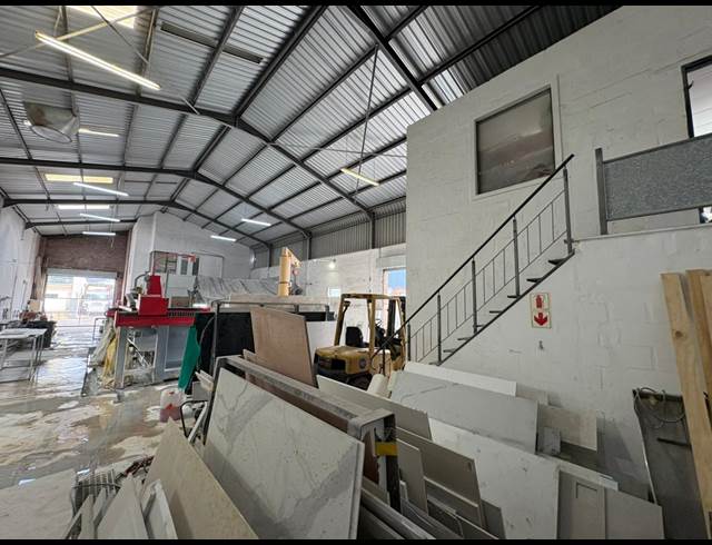442M² WAREHOUSE TO LET IN BROADLANDS