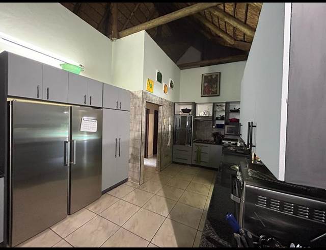 5 BEDROOM HOUSE TO LET IN MELODIE