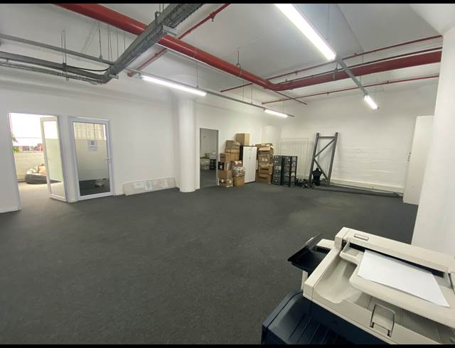 530M² WAREHOUSE TO LET IN PAARDEN EILAND