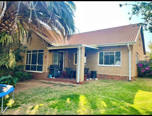 3 bed property to rent in NORKEM PARK