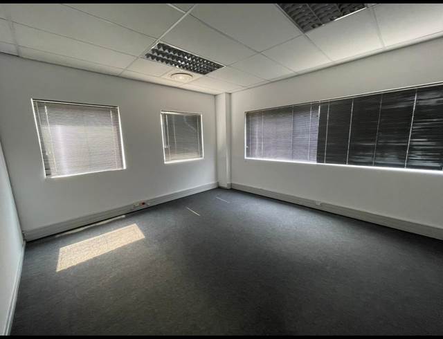 645M² OFFICE TO LET IN SPRINGFIELD PARK