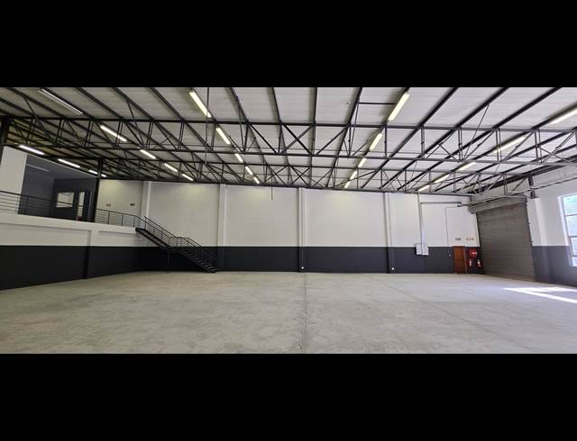 679M² WAREHOUSE TO LET IN LASER PARK