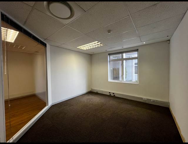 977M² OFFICE TO LET IN MOUILLE POINT