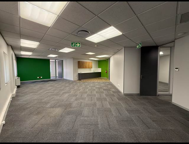 164M² OFFICE TO LET IN PARKTOWN