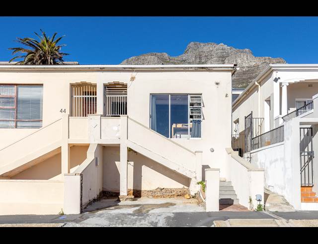 2 BEDROOM HOUSE TO LET IN WALMER ESTATE