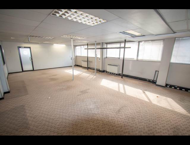 2,359M² WAREHOUSE TO LET IN HALFWAY HOUSE
