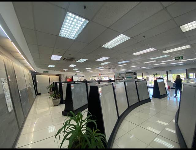 2,350M² SHOWROOM TO LET IN PAARDEN EILAND