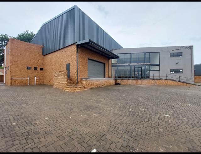 1,758M² WAREHOUSE RENTED IN ANDERBOLT