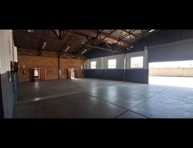 320M² BUILDING TO LET IN APEX