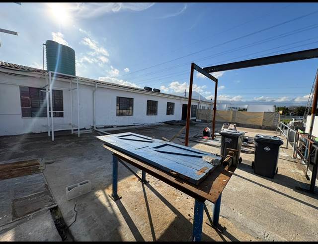 244M² WAREHOUSE TO LET IN GANTS PLAZA