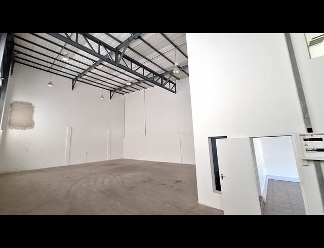 286M² WAREHOUSE TO LET IN NORTH RIDING