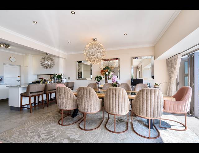 3 BEDROOM APARTMENT TO LET IN SEA POINT