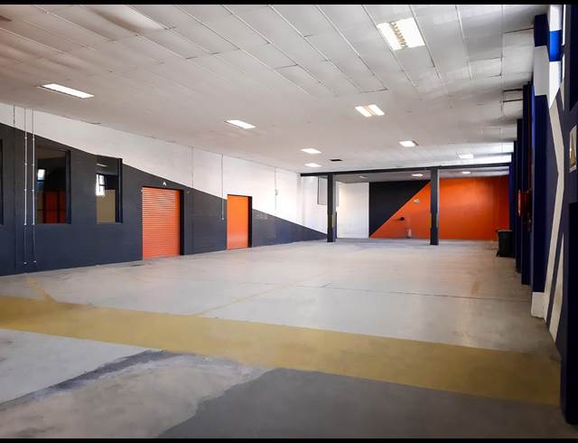1,100M² WAREHOUSE TO LET IN SALT RIVER