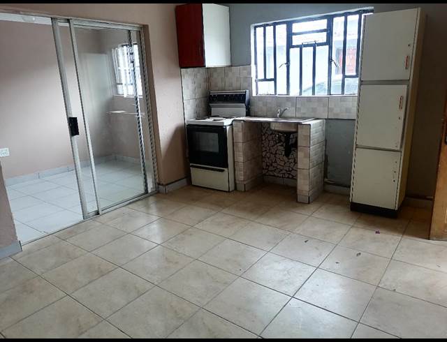 2 bed property to rent in REGENTS PARK ESTATE