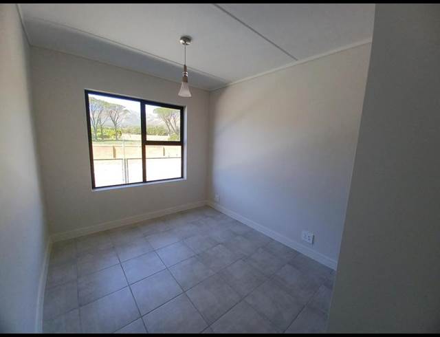 1 BEDROOM PROPERTY TO RENT IN GREENBAY ECO ESTATE