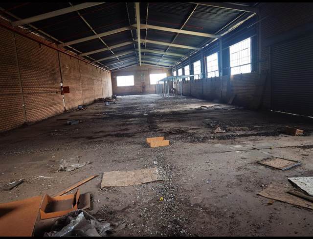 1,300M² WAREHOUSE TO LET IN FULCRUM