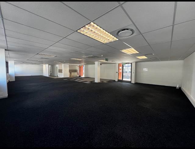 262M² OFFICE TO LET IN WOODSTOCK