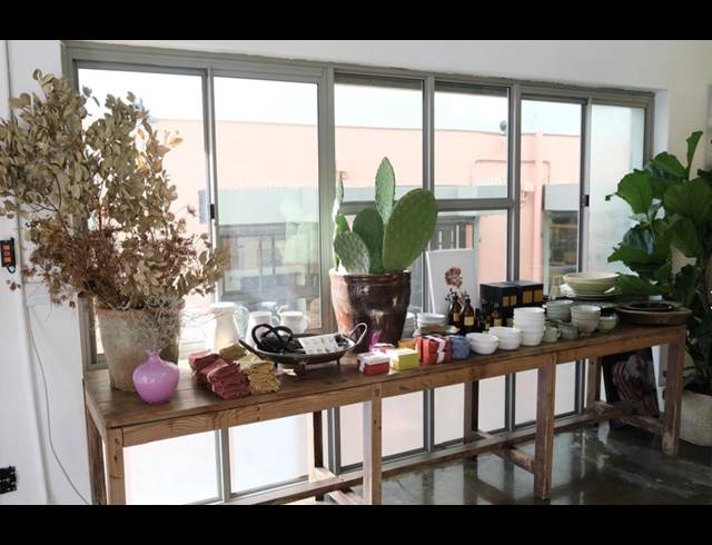 85M² BUILDING TO LET IN WOODSTOCK