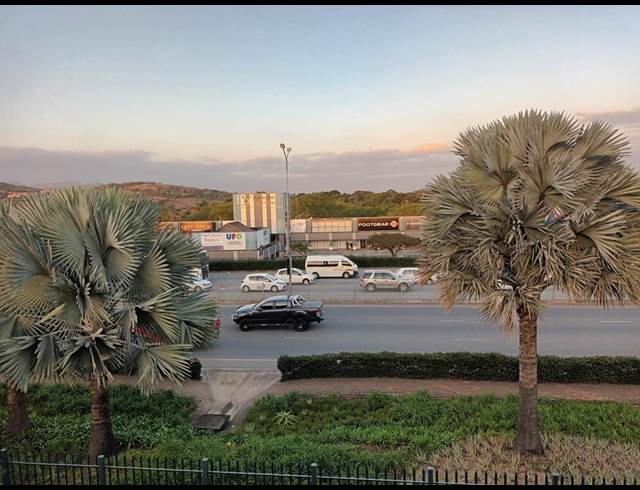 251M² RETAIL TO LET IN RIVERSIDE PARK