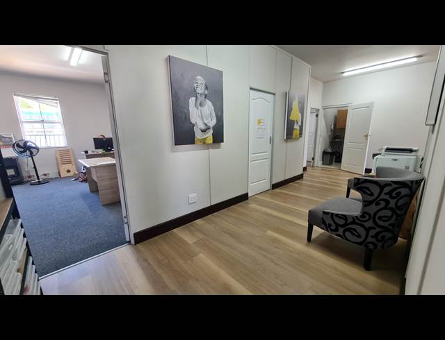 185M² OFFICE TO LET IN WESTLAKE