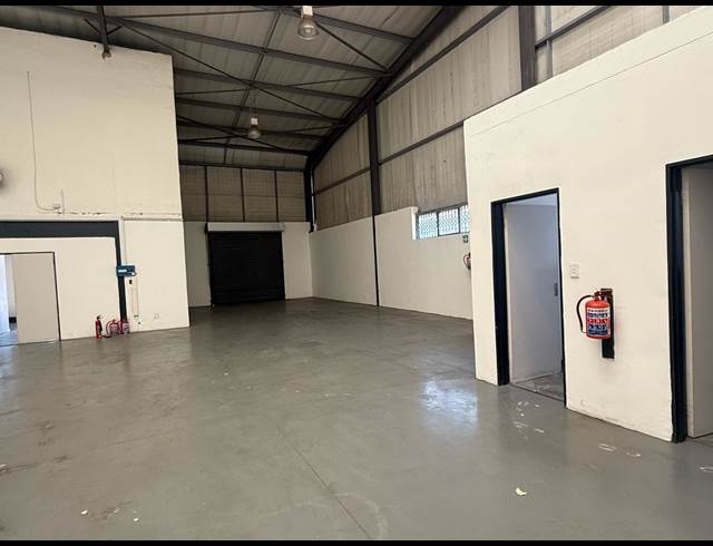 320M² WAREHOUSE TO LET IN HALFWAY HOUSE