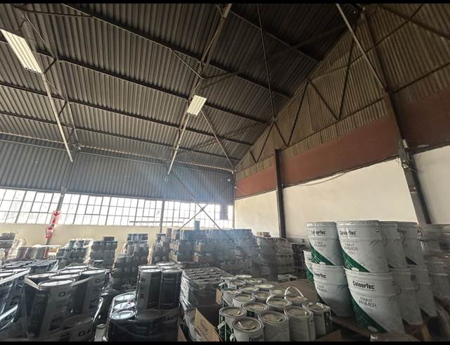 300M² WAREHOUSE TO LET IN INDUSTRIA WEST
