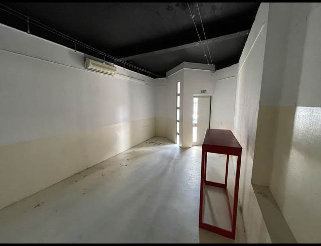 500M² FULL FLOOR TO LET IN GARDENS
