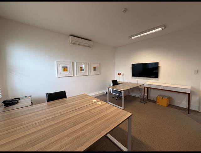 217M² OFFICE TO LET IN WATERFRONT