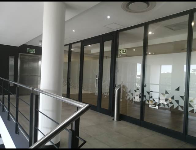 1,678.58M² OFFICE TO LET IN LA LUCIA RIDGE