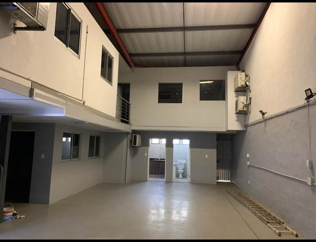 300M² WAREHOUSE TO LET IN RED HILL