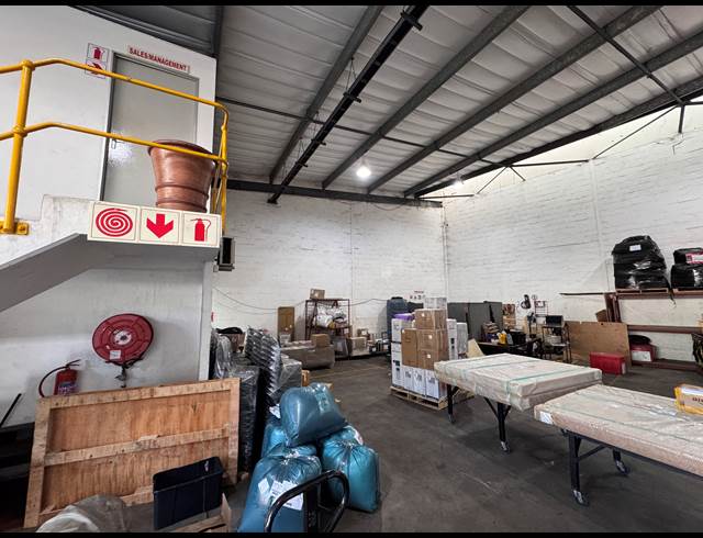 552M² WAREHOUSE TO LET IN RED HILL