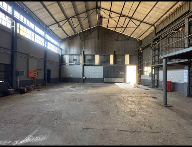 349M² WAREHOUSE TO LET IN MANUFACTA
