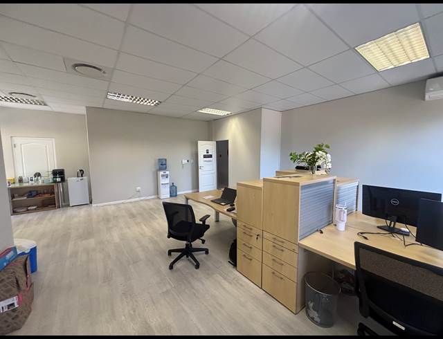91M² OFFICE TO LET IN PAARDEVLEI