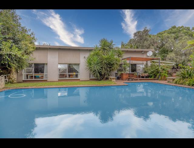 4 BEDROOM FREEHOLD RENTED IN FONTAINEBLEAU