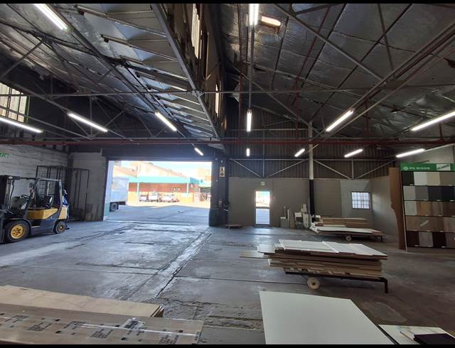 992M² WAREHOUSE TO LET IN CHISELHURST
