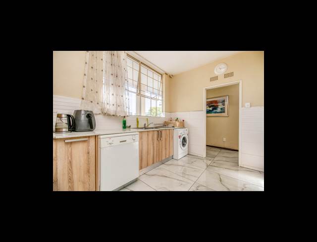 3 BEDROOM APARTMENT TO LET IN SANDTON CENTRAL